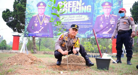 Dukung Program Green Policing, Polda Jambi Gelar Penghijauan dan Pembinaan Siswa SPN